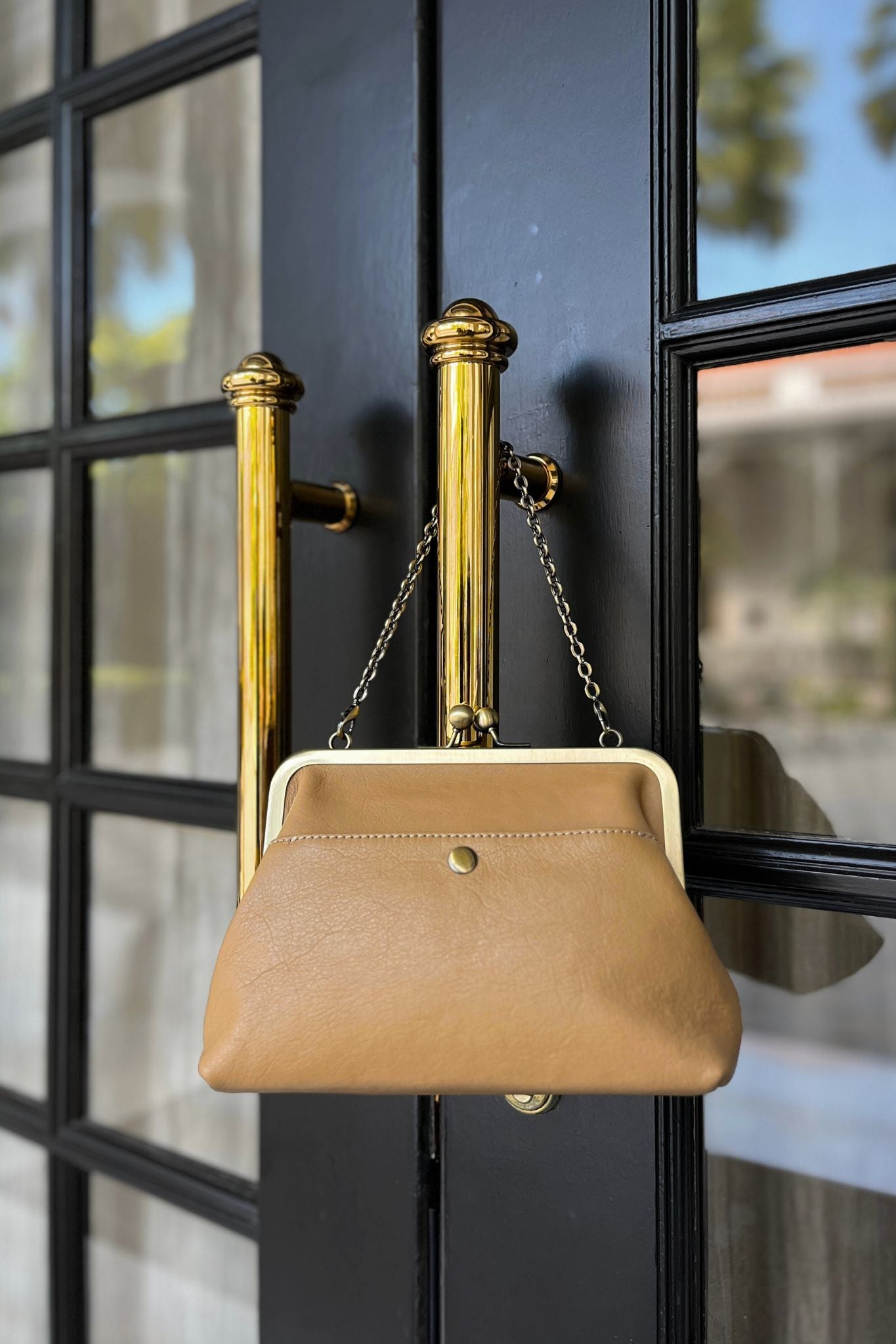 Women's genuine cowhide leather kiss lock vintage clutch handbag