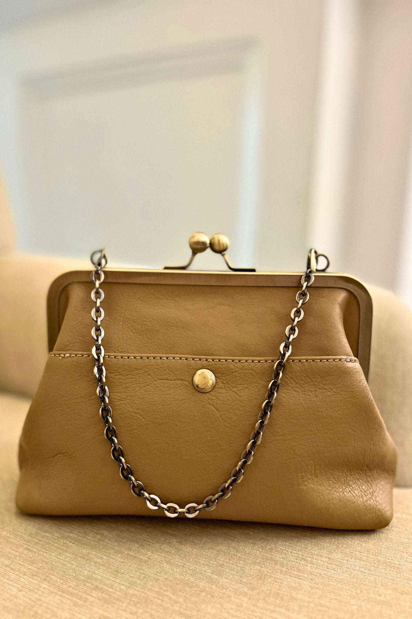 Women's genuine cowhide leather kiss lock vintage clutch handbag