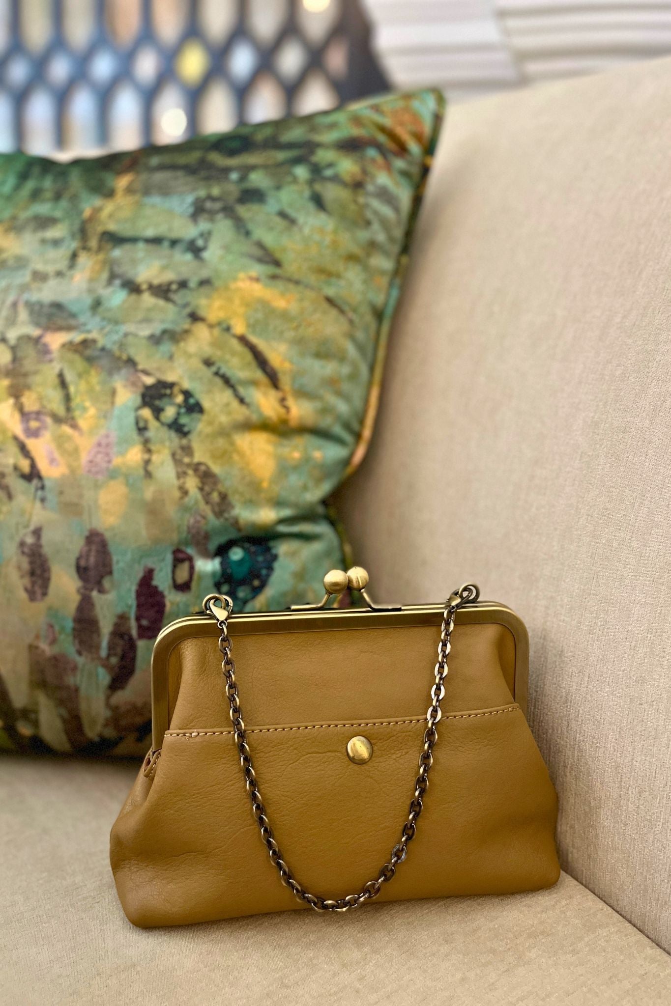 Women's genuine cowhide leather kiss lock vintage clutch handbag