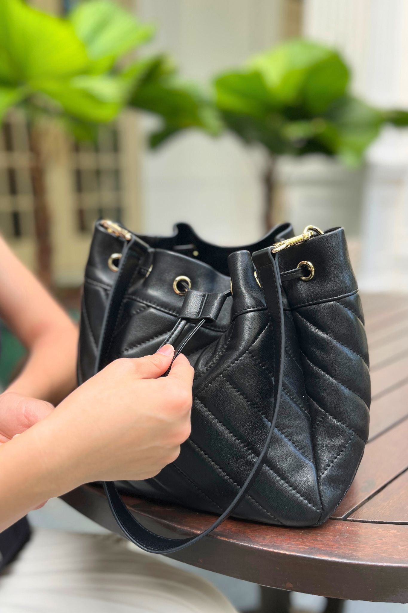 Women's quilted lambskin leather handbag bucket bag Falten design