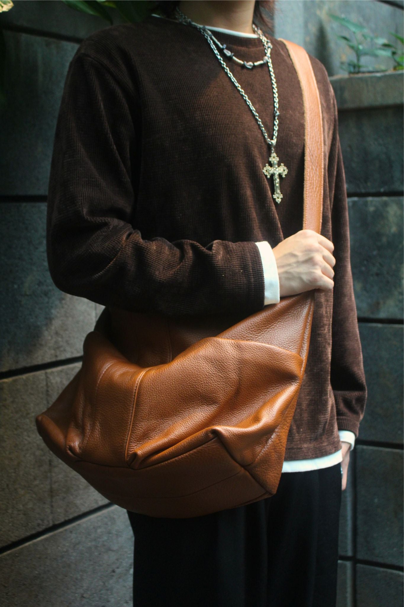 Unisex Women's and Men's genuine cowhide leather handbag Poches design