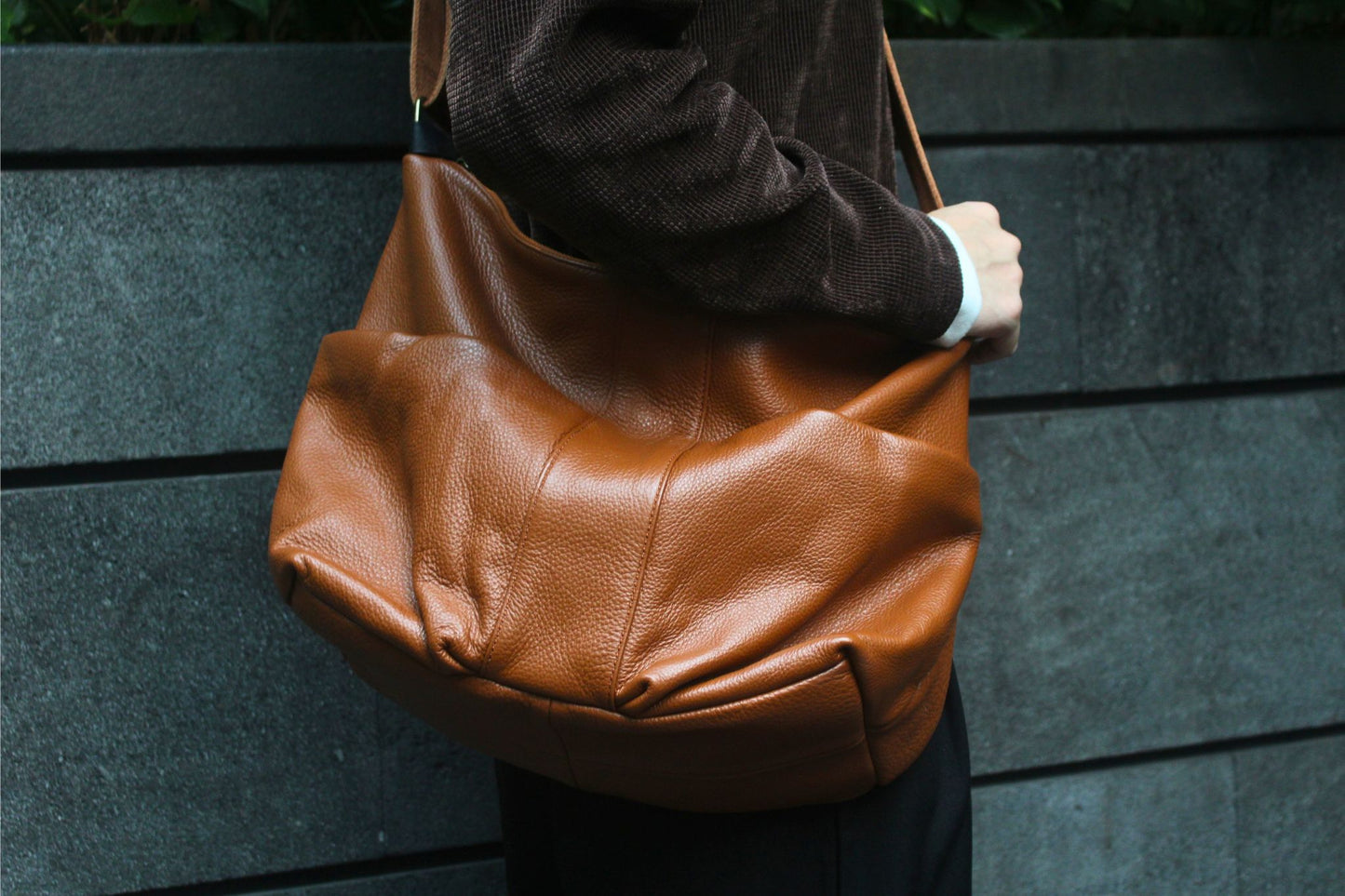 Unisex Women's and Men's genuine cowhide leather handbag Poches design