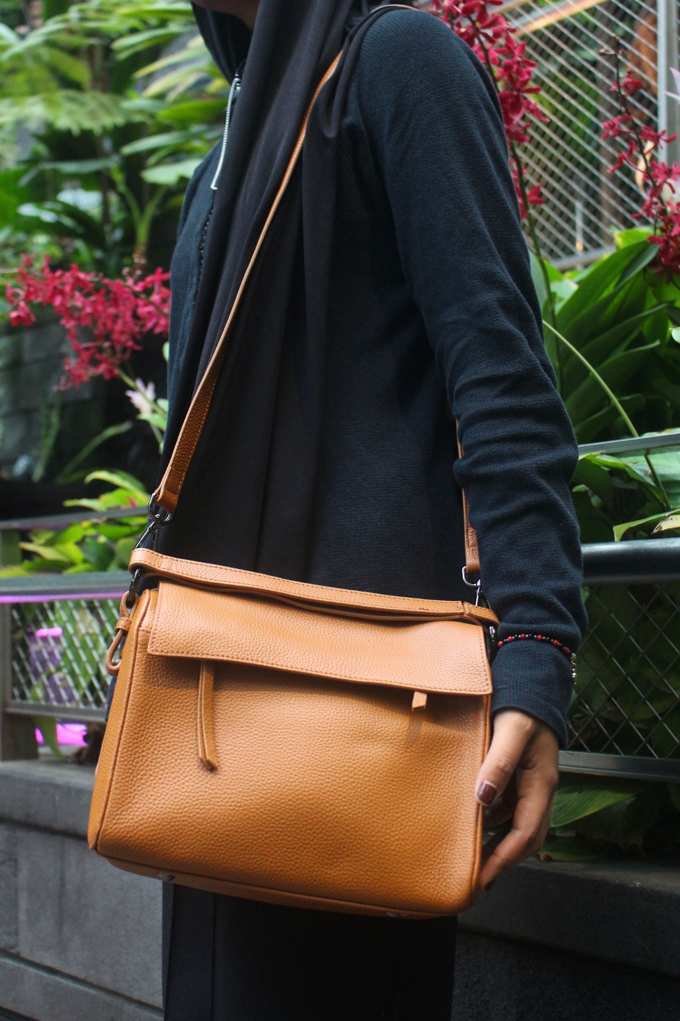 Women's genuine cowhide leather handbag Trika V2 design