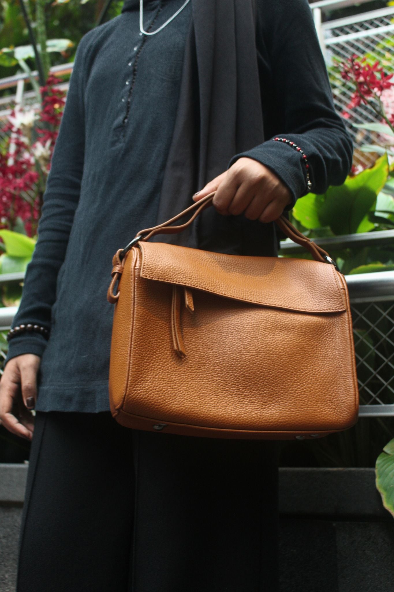 Women's genuine cowhide leather handbag Trika V2 design