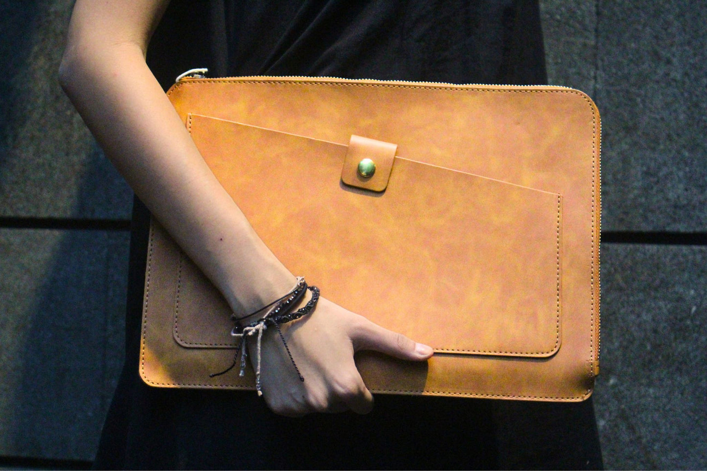 Unisex genuine cowhide leather laptop sleeve / laptop folio