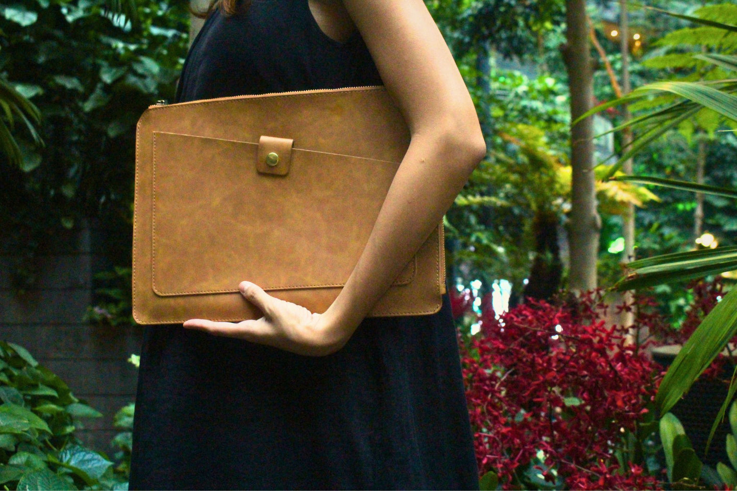 Unisex genuine cowhide leather laptop sleeve / laptop folio