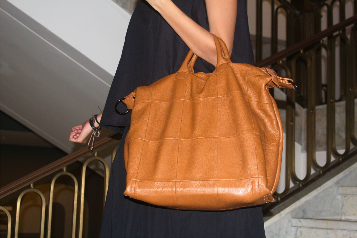 Unisex Men's and Women's genuine cowhide leather handbag Cara V4 design