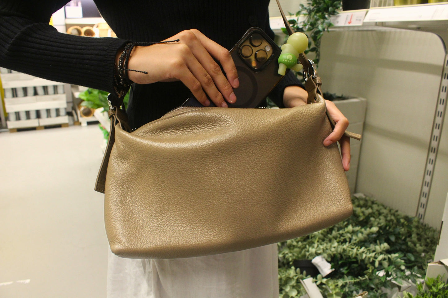 Women's genuine cowhide leather handbag Ingot design