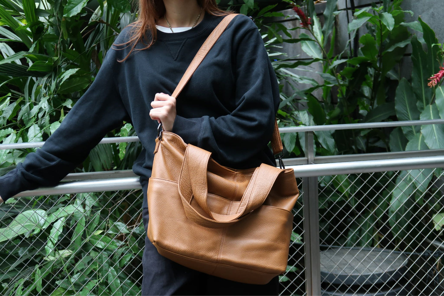 Women's genuine cowhide leather handbag Poches V2 design