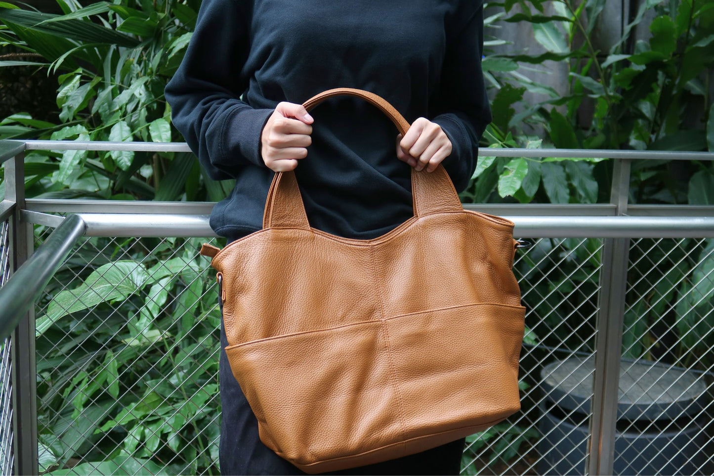 Women's genuine cowhide leather handbag Poches V2 design