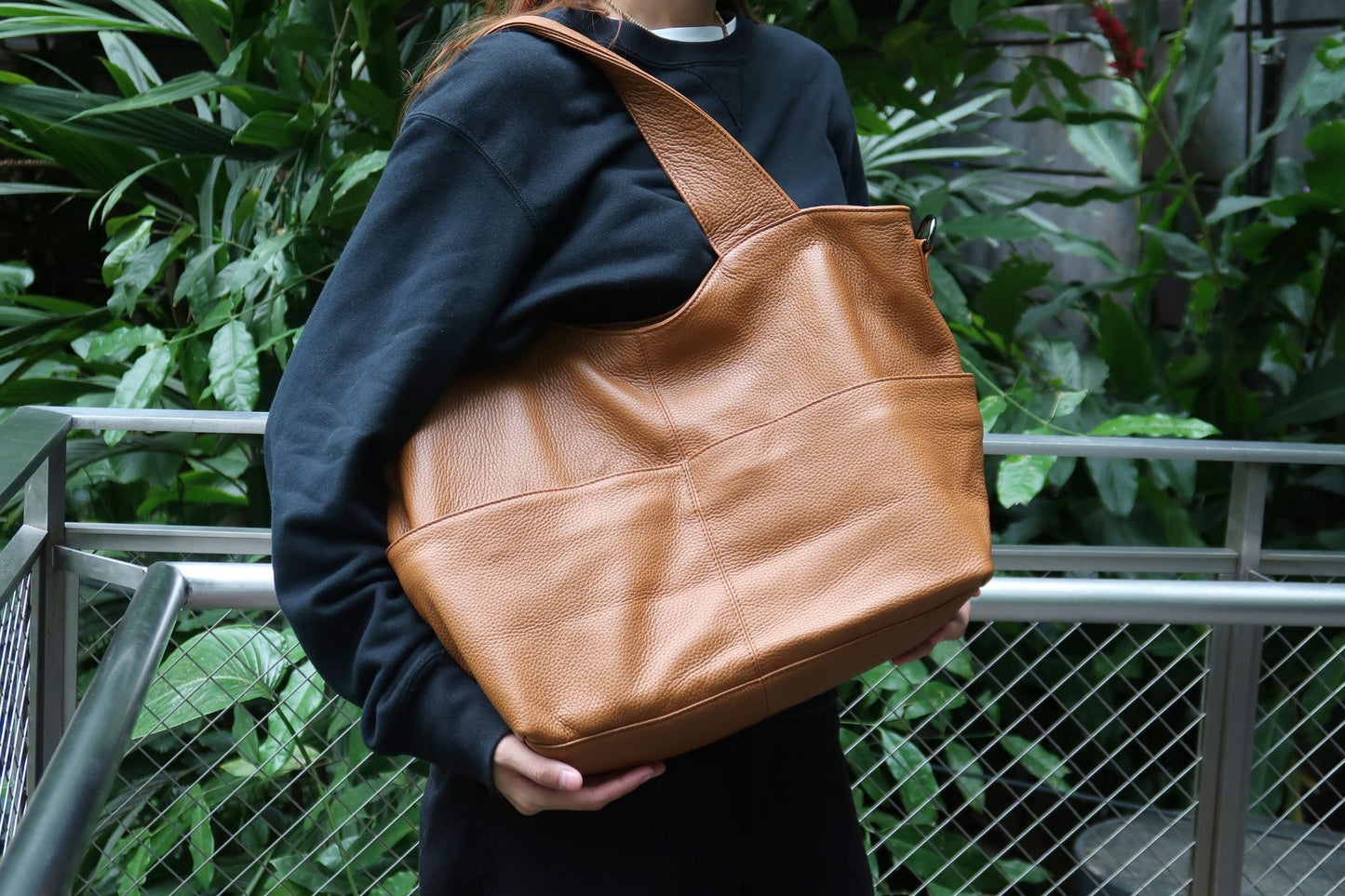 Women's genuine cowhide leather handbag Poches V2 design