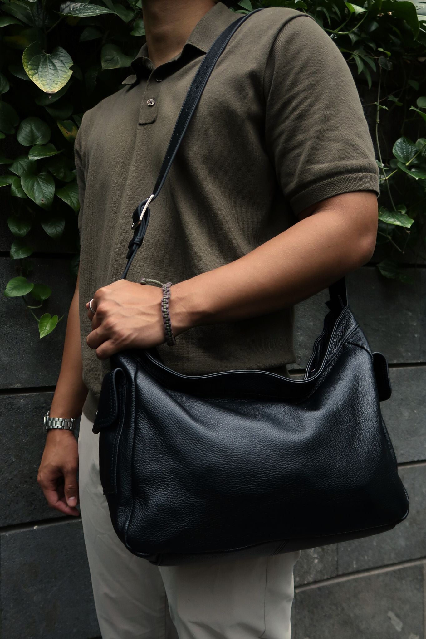 Unisex genuine cowhide leather handbag Carly messenger