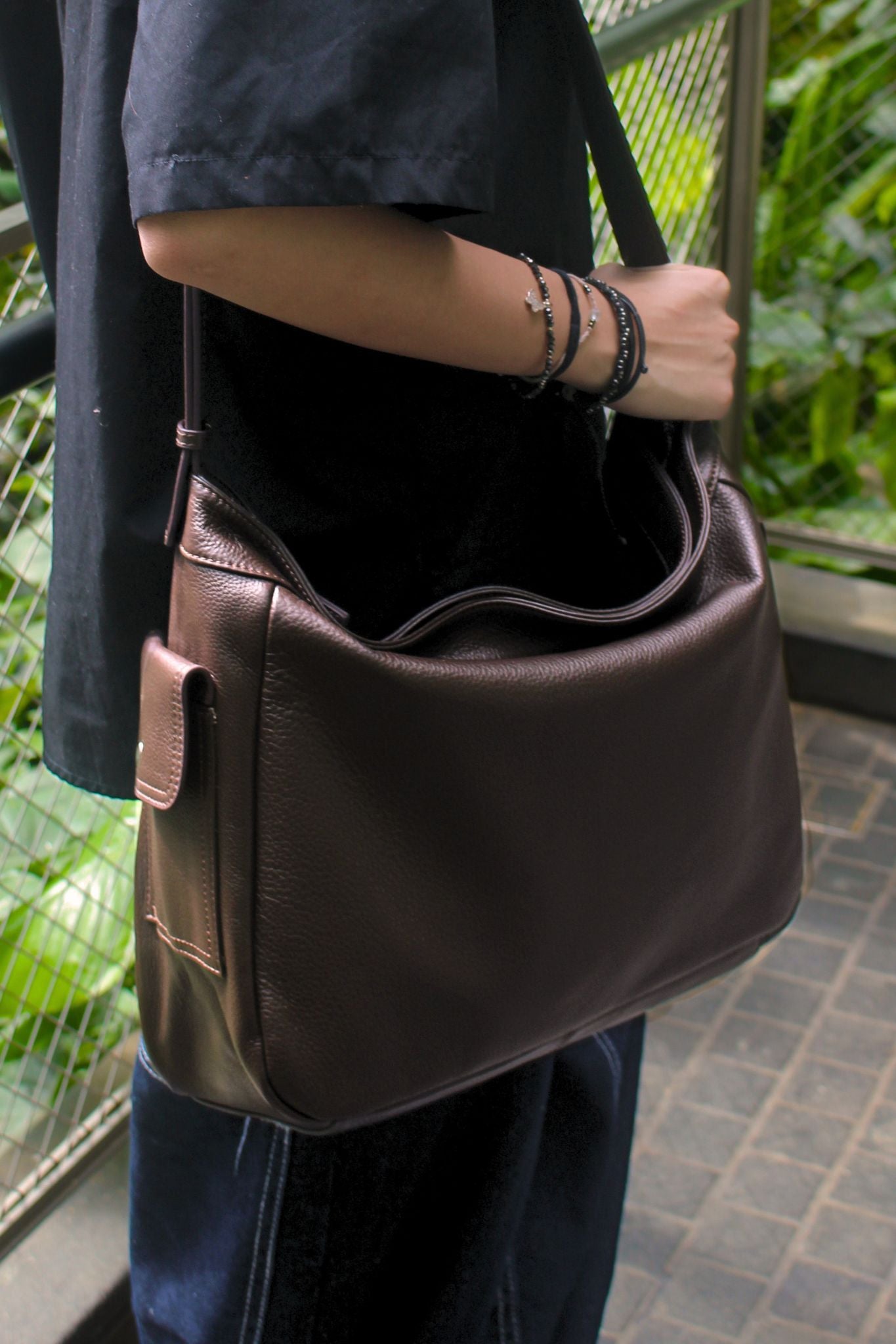 Unisex genuine cowhide leather handbag Carly messenger