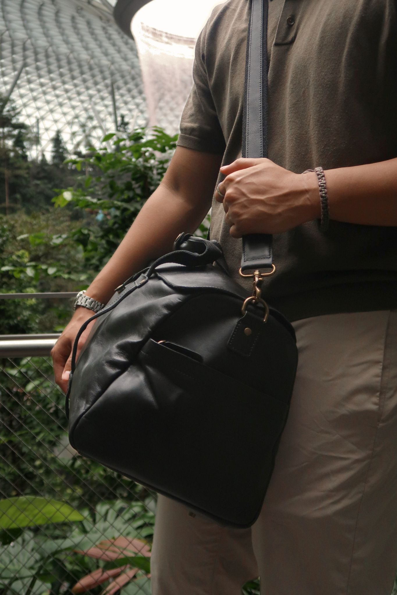 Unisex Women's and Men's genuine cowhide vintage leather duffel travel bag