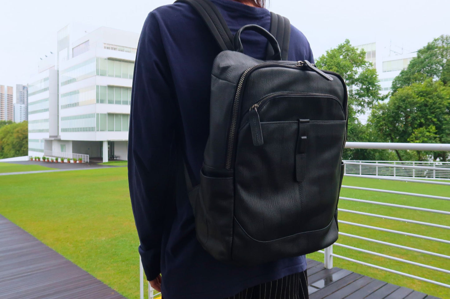 Unisex cowhide leather backpack Snap V2 design