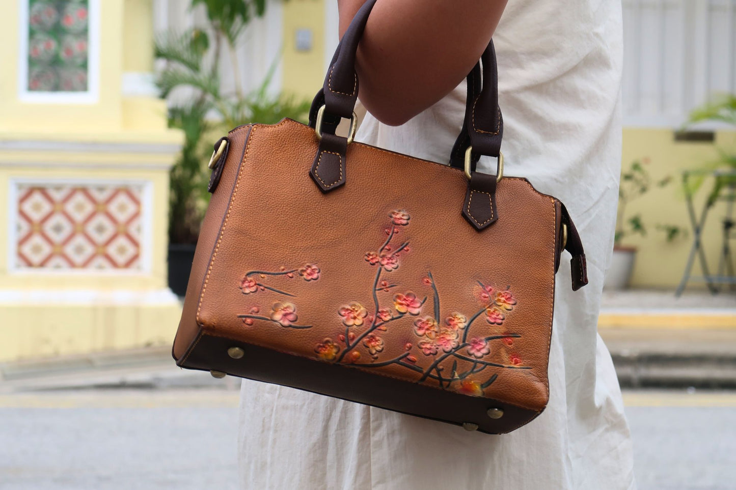 Women's embossed genuine cowhide leather handbag Kunis design