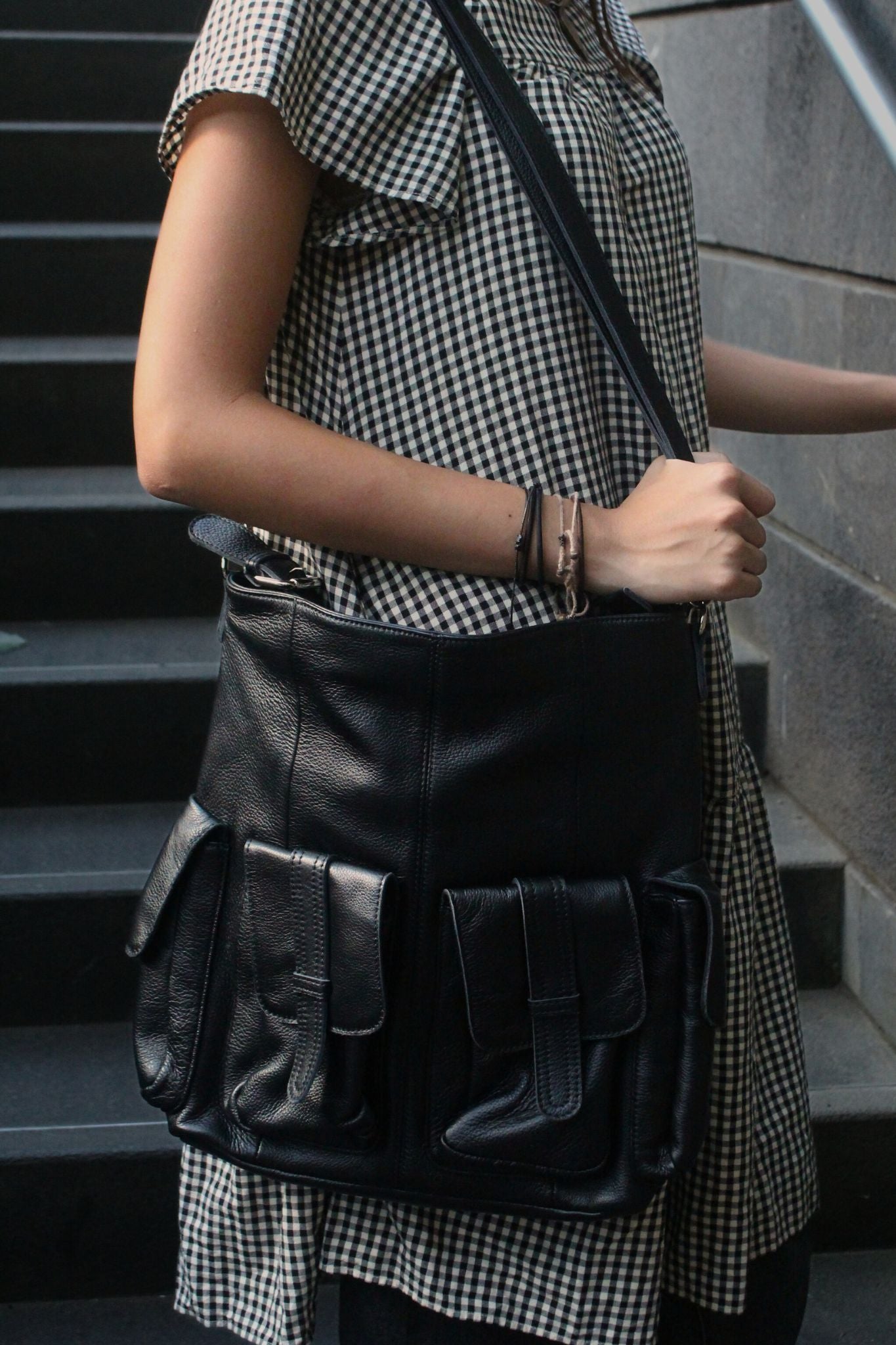 Unisex Genuine cowhide leather handbag Poches tote design