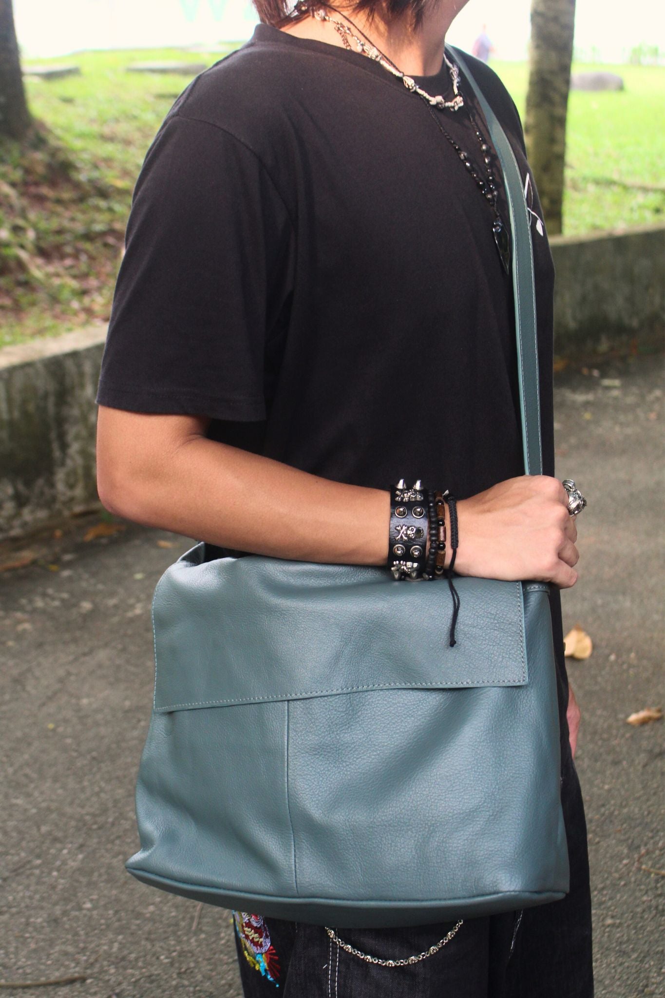 Unisex genuine cowhide leather handbag Messenger V4 sling bag