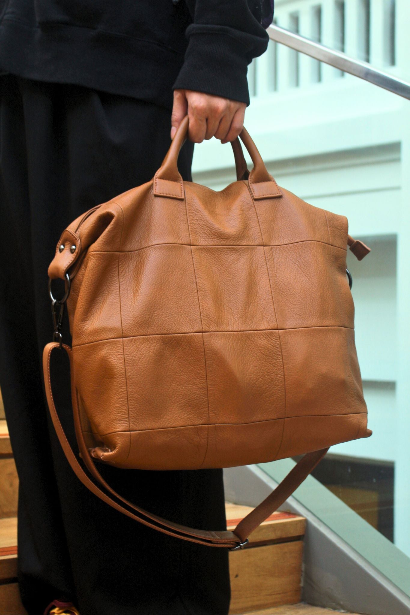 Unisex Men's and Women's genuine cowhide leather handbag Cara V4 design