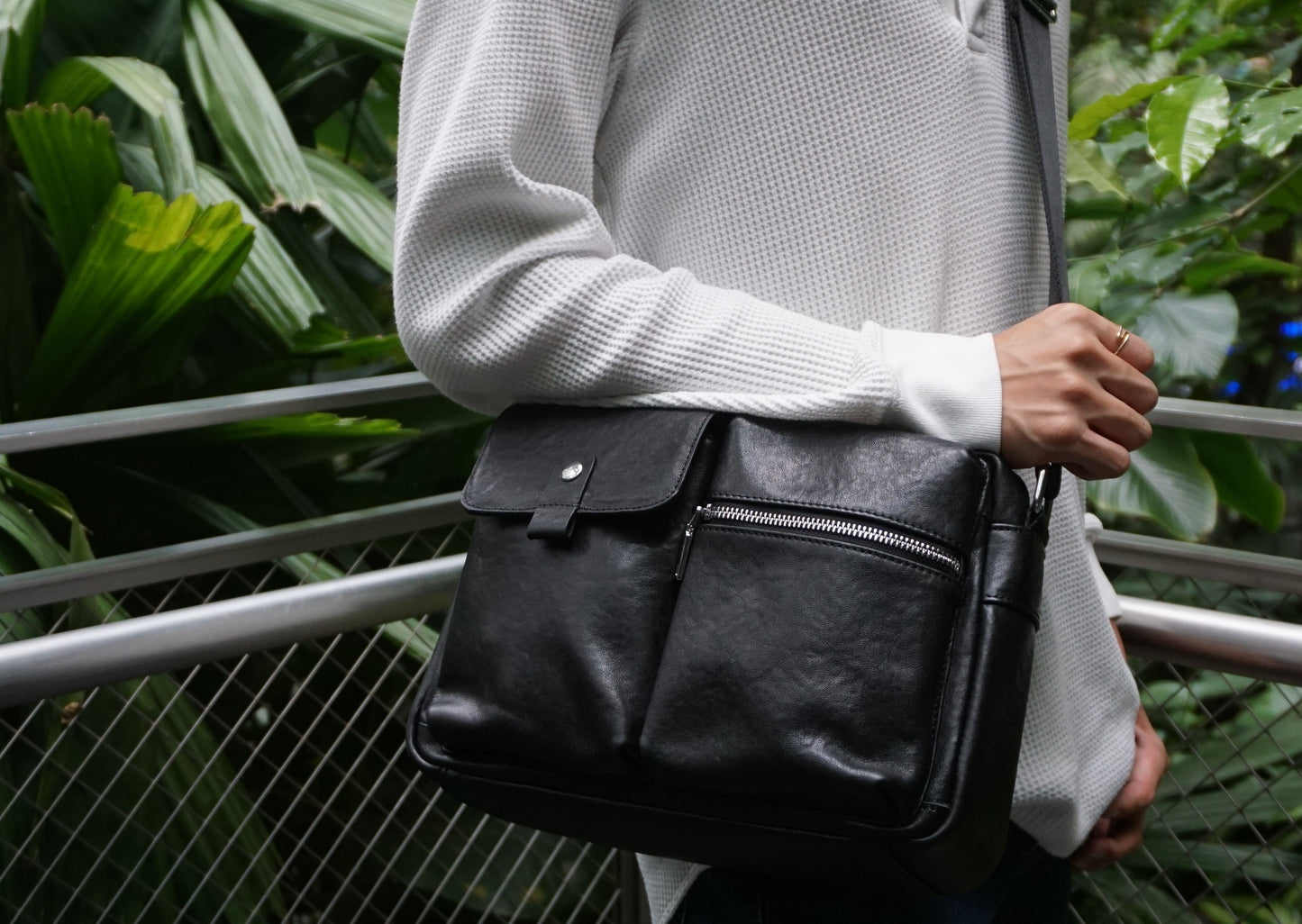 Davel V3 design unisex genuine cowhide leather sling bag