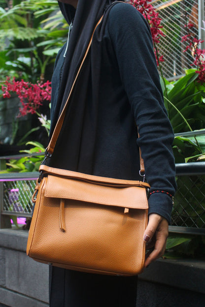 Women's genuine cowhide leather handbag Trika V2 design