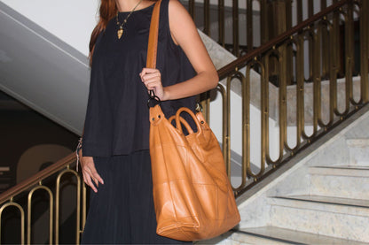 Unisex Men's and Women's genuine cowhide leather handbag Cara V4 design