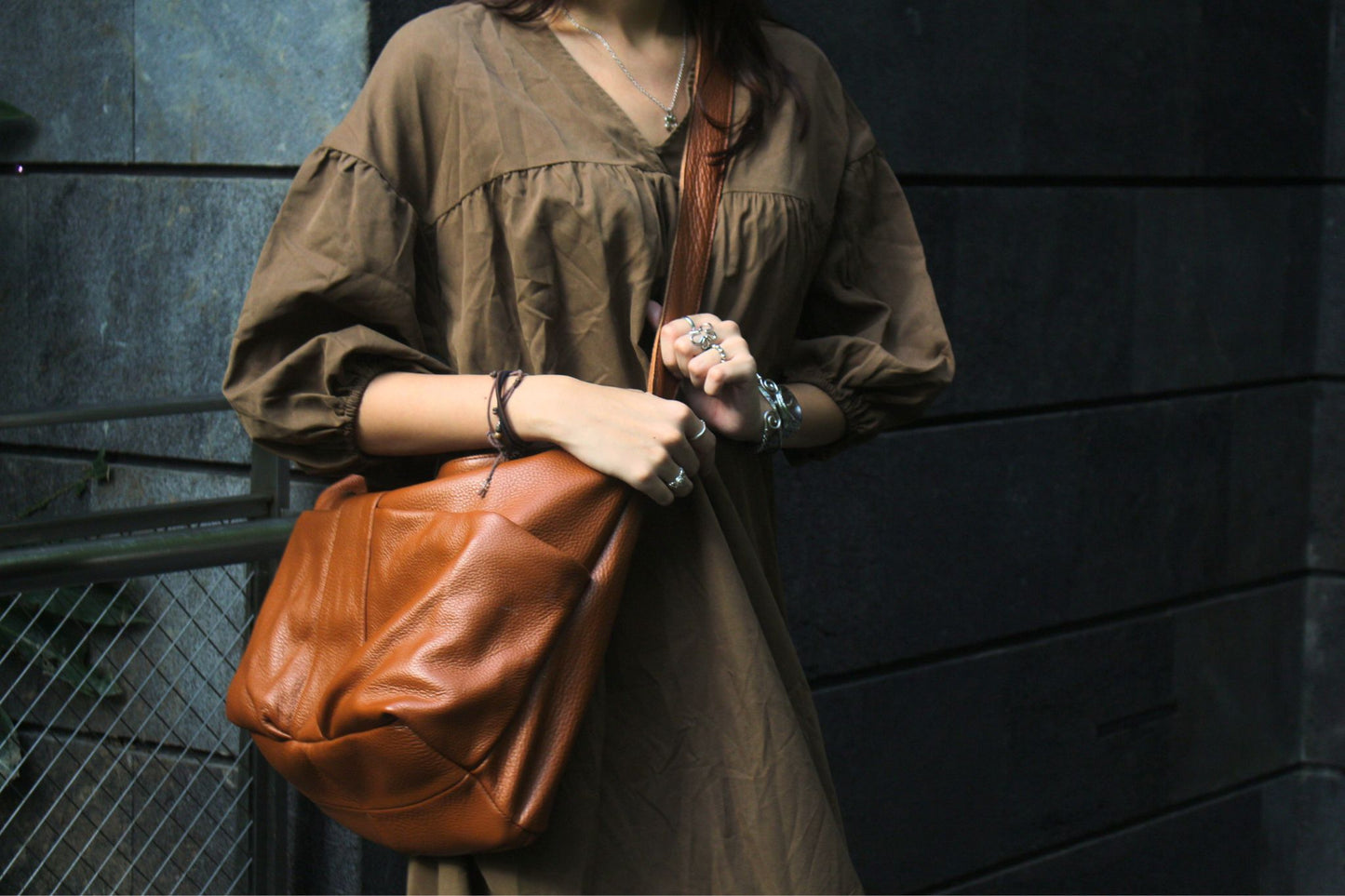 Unisex Women's and Men's genuine cowhide leather handbag Poches design