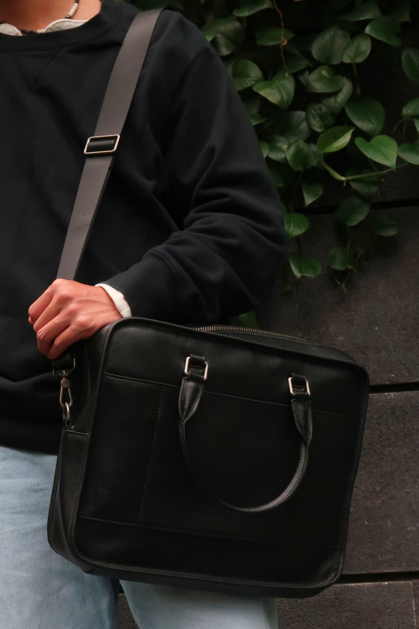 Unisex genuine cowhide leather travel briefcase laptop bag zip design