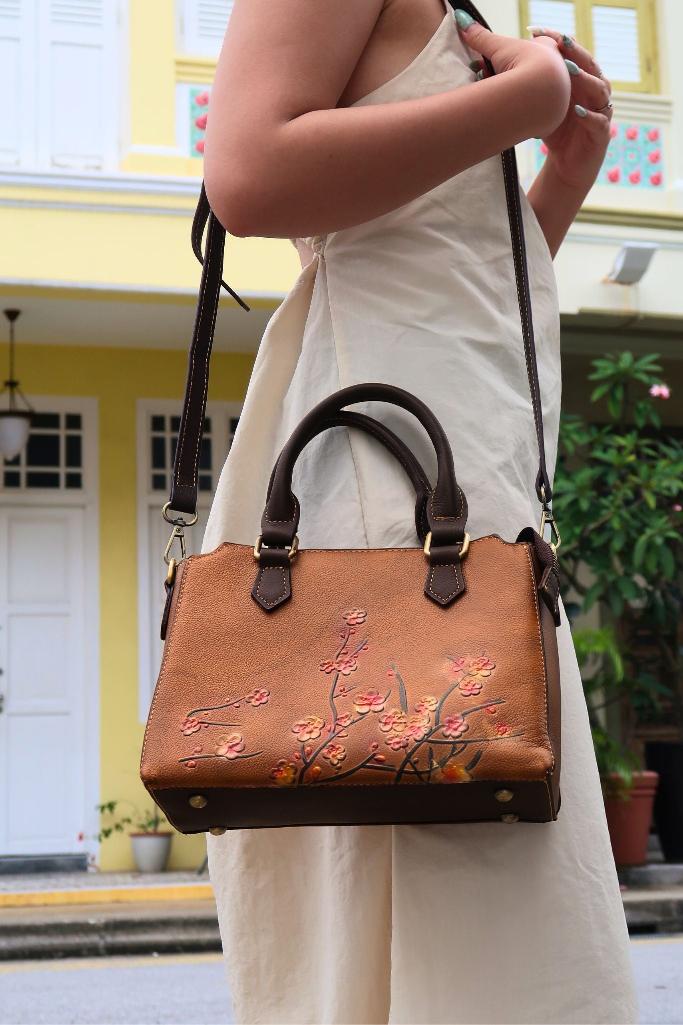 Women's embossed genuine cowhide leather handbag Kunis design