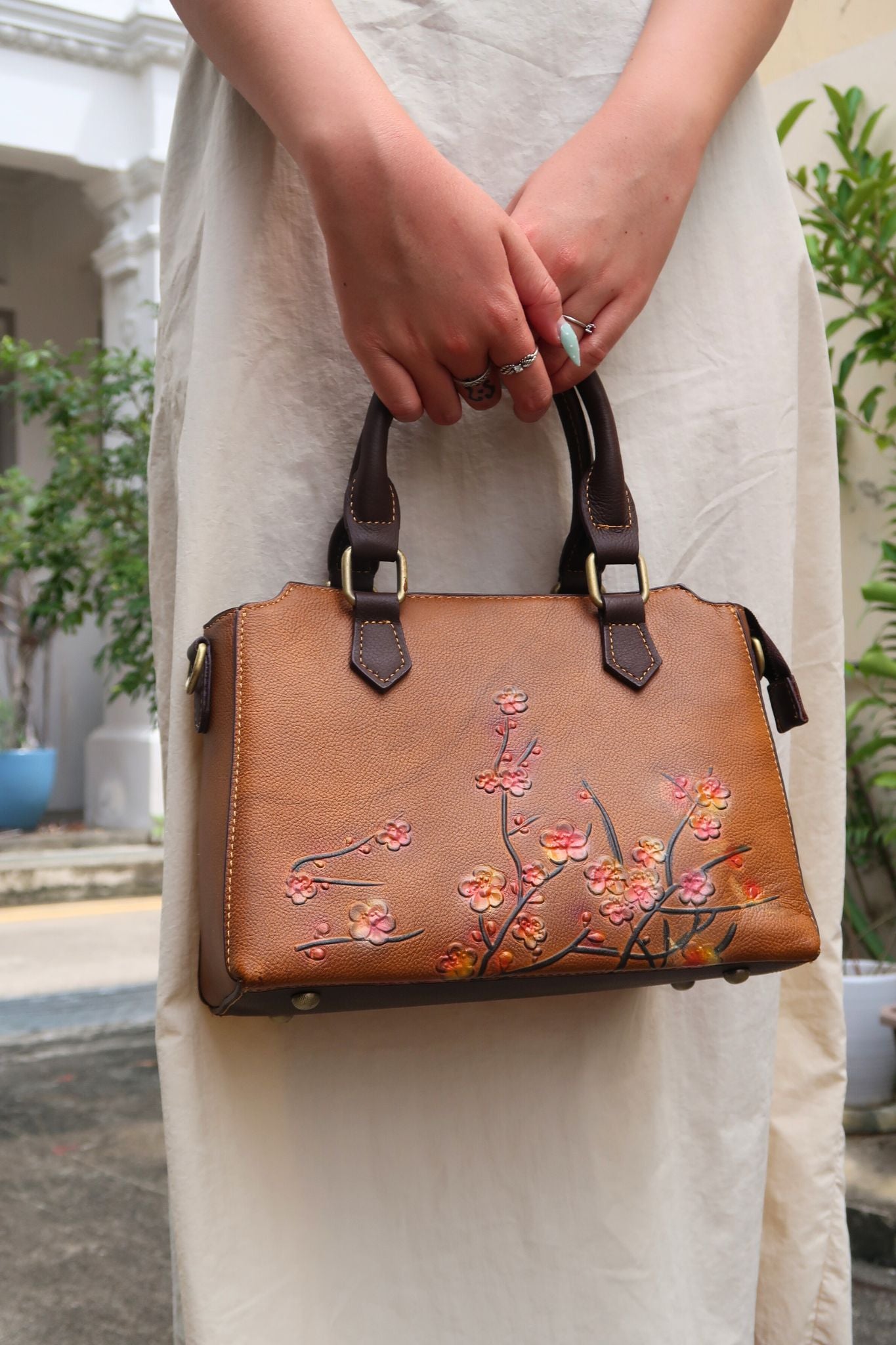 Women's embossed genuine cowhide leather handbag Kunis design