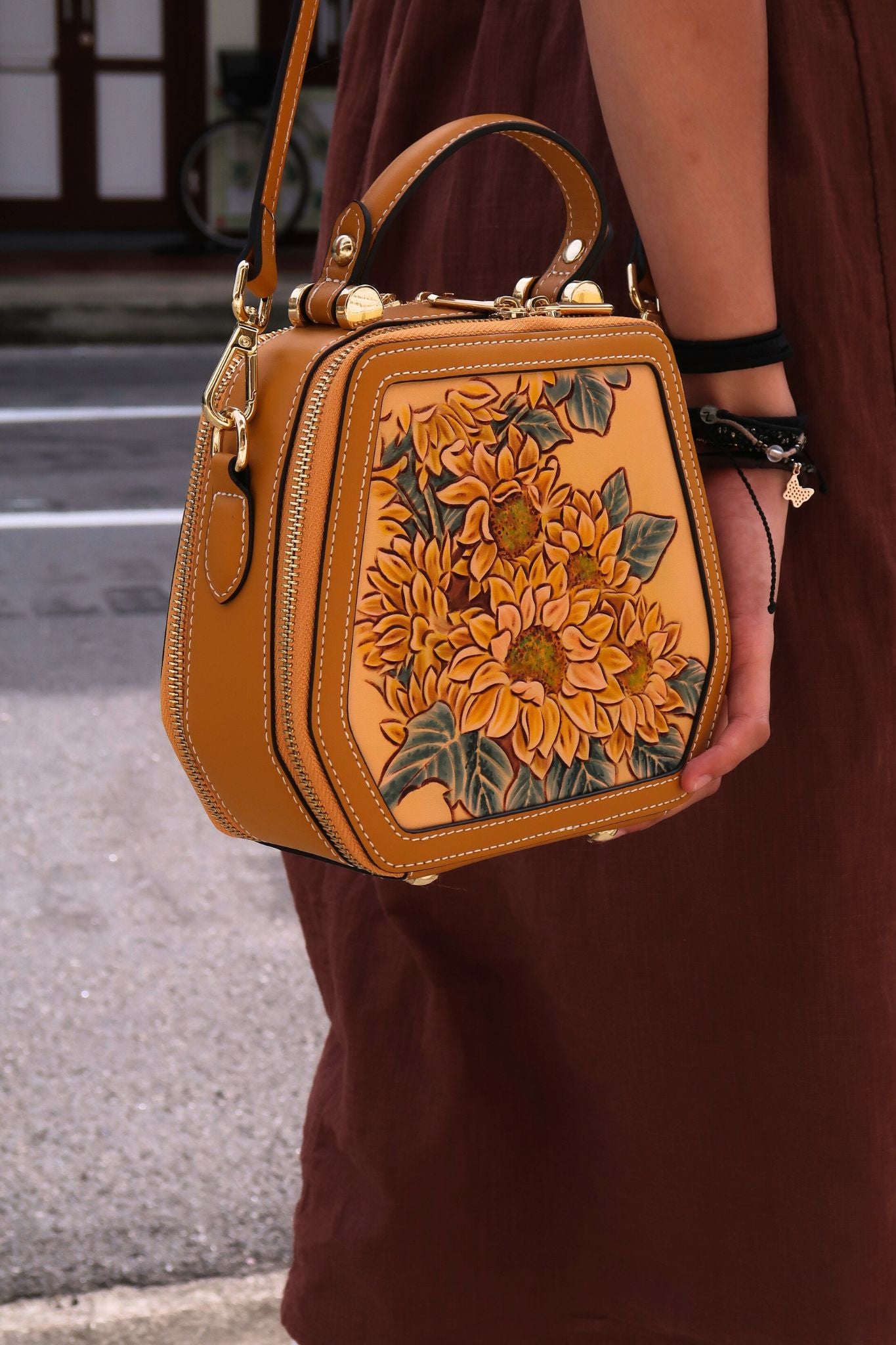Women's genuine cowhide leather engraved handbag Klos V2 design