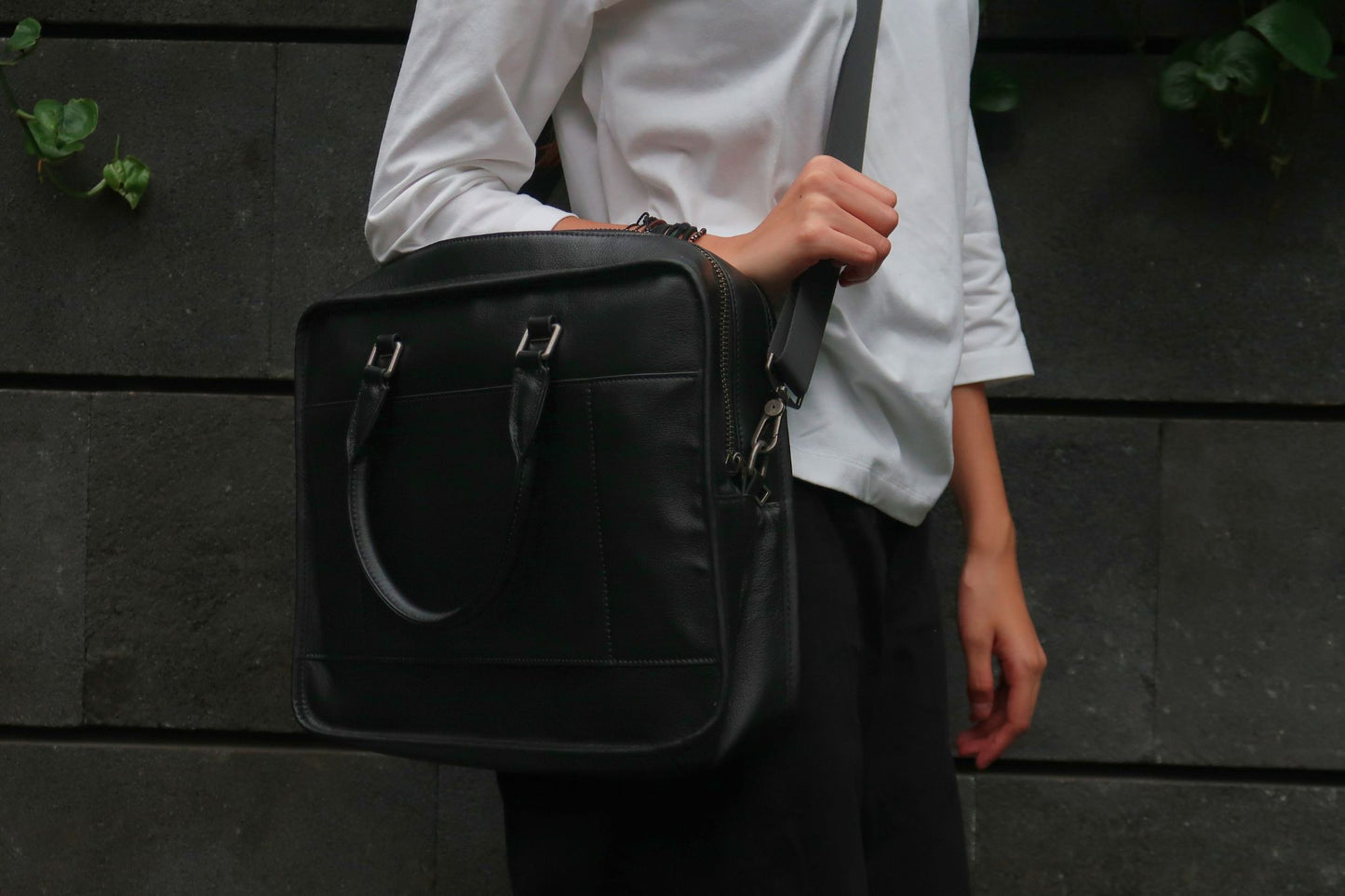 Unisex genuine cowhide leather travel briefcase laptop bag zip design