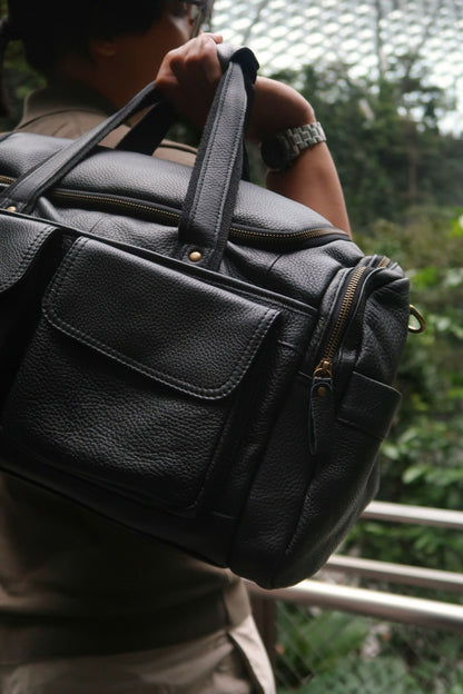Unisex Women's and Men's genuine cowhide leather duffel travel bag Poches duffel design