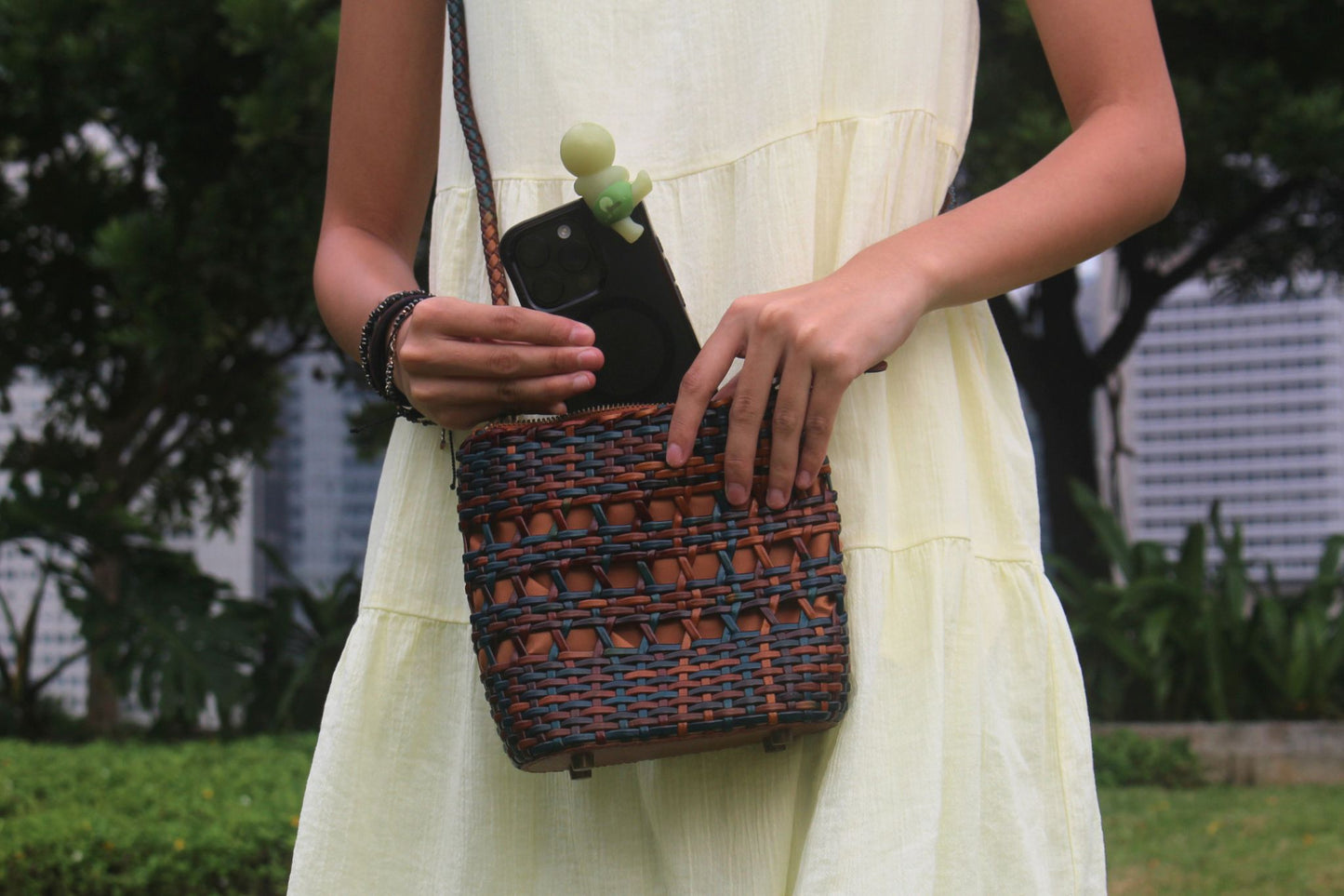 Women's genuine handwoven cowhide leather handphone bag Mirren design