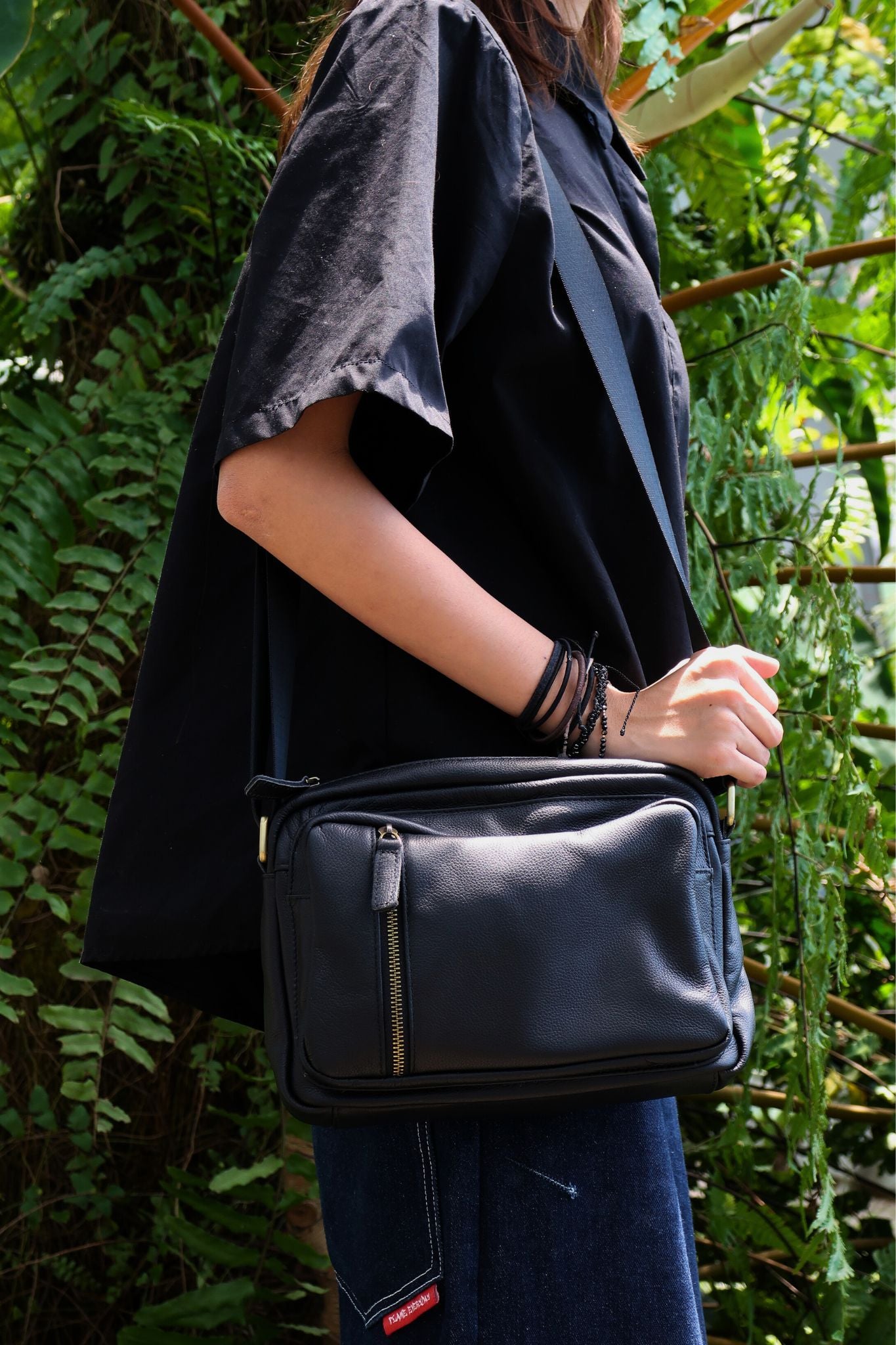 Davel V4 design unisex genuine cowhide leather sling bag