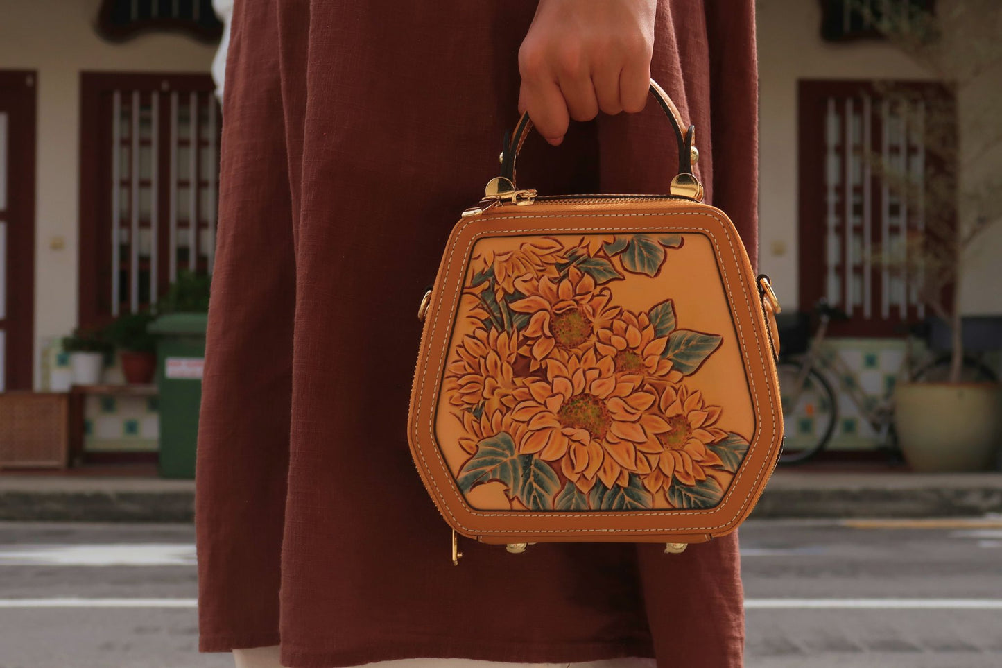 Women's genuine cowhide leather engraved handbag Klos V2 design