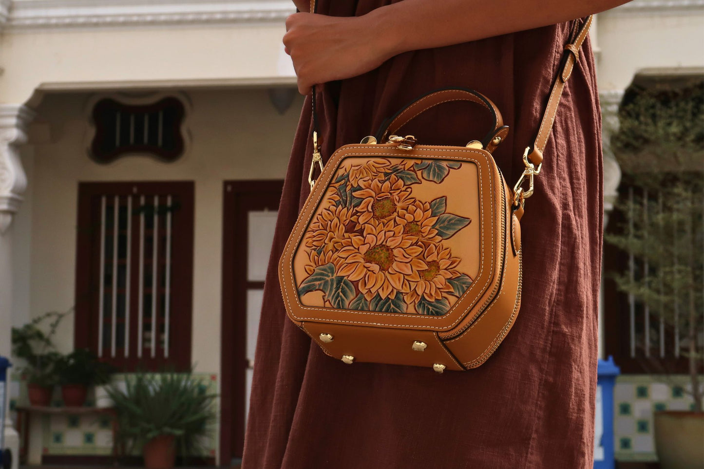 Women's genuine cowhide leather engraved handbag Klos V2 design