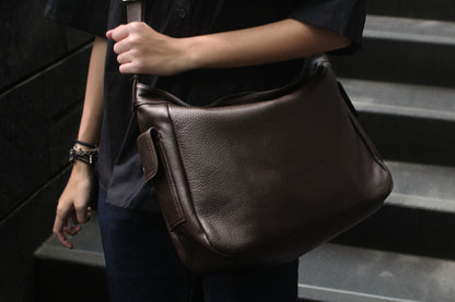 Unisex genuine cowhide leather handbag Carly messenger