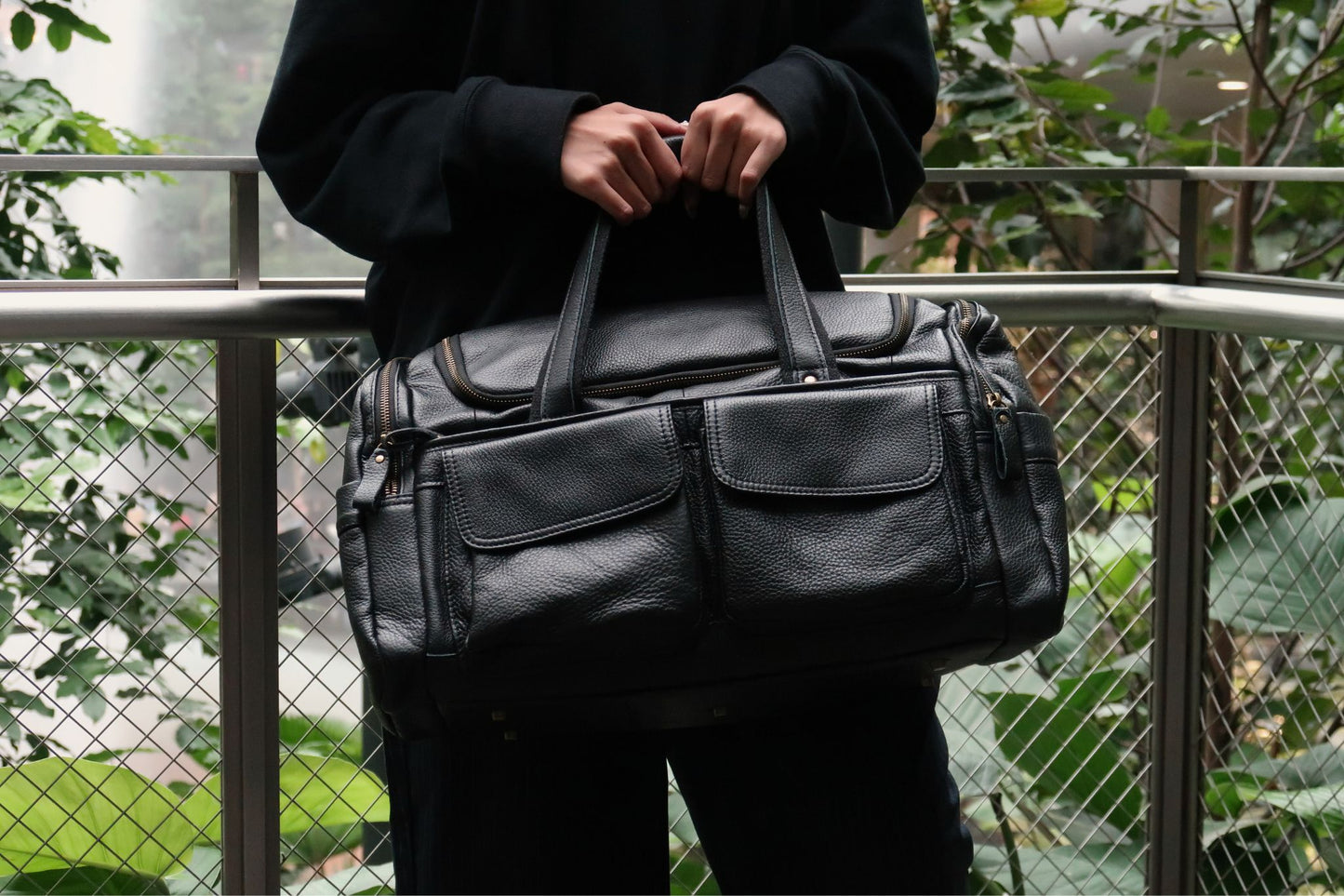 Unisex Women's and Men's genuine cowhide leather duffel travel bag Poches duffel design
