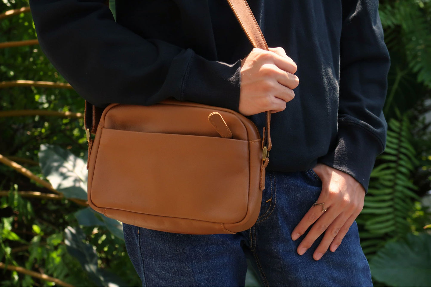 Unisex genuine cowhide leather sling bag Murca V2 design