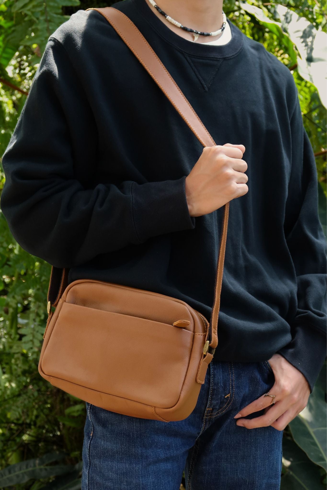 Unisex genuine cowhide leather sling bag Murca V2 design