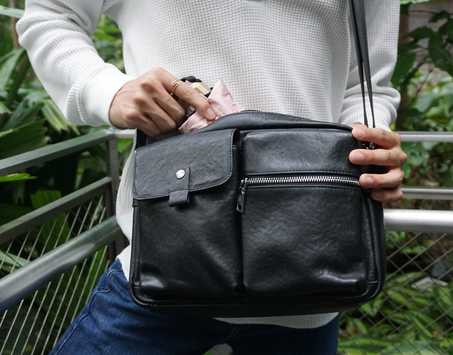 Davel V3 design unisex genuine cowhide leather sling bag