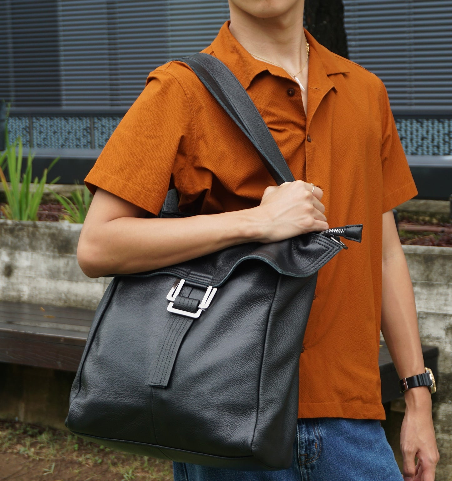Unisex genuine cowhide leather vertical tote handbag Cate design