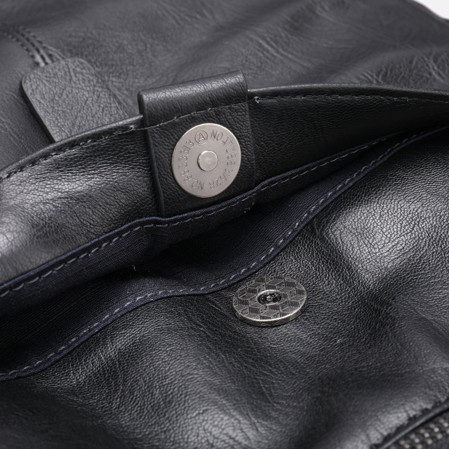 Unisex cowhide leather backpack Snap V2 design